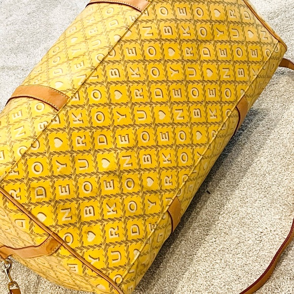 Vintage Y2K Authentic Dooney & Bourke Signature Duffle Bag in yellow color RARE - Picture 8 of 10